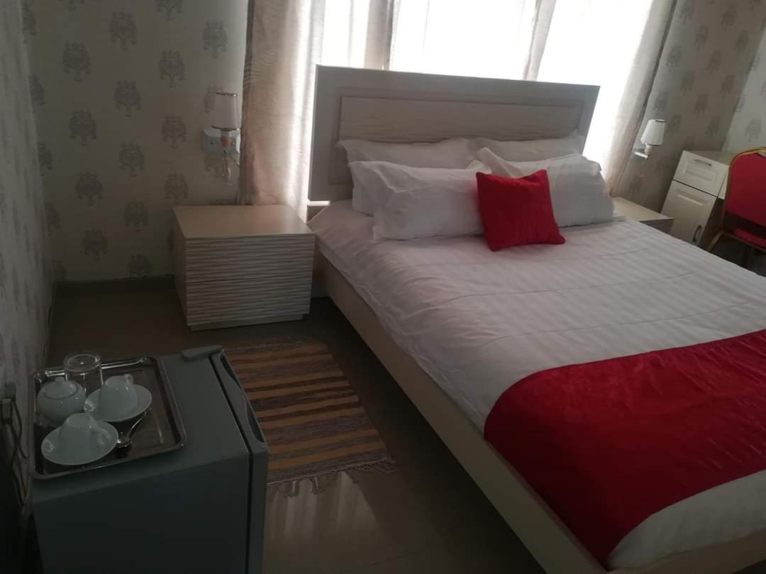 Lee Bed & Breakfast Francistown Dış mekan fotoğraf
