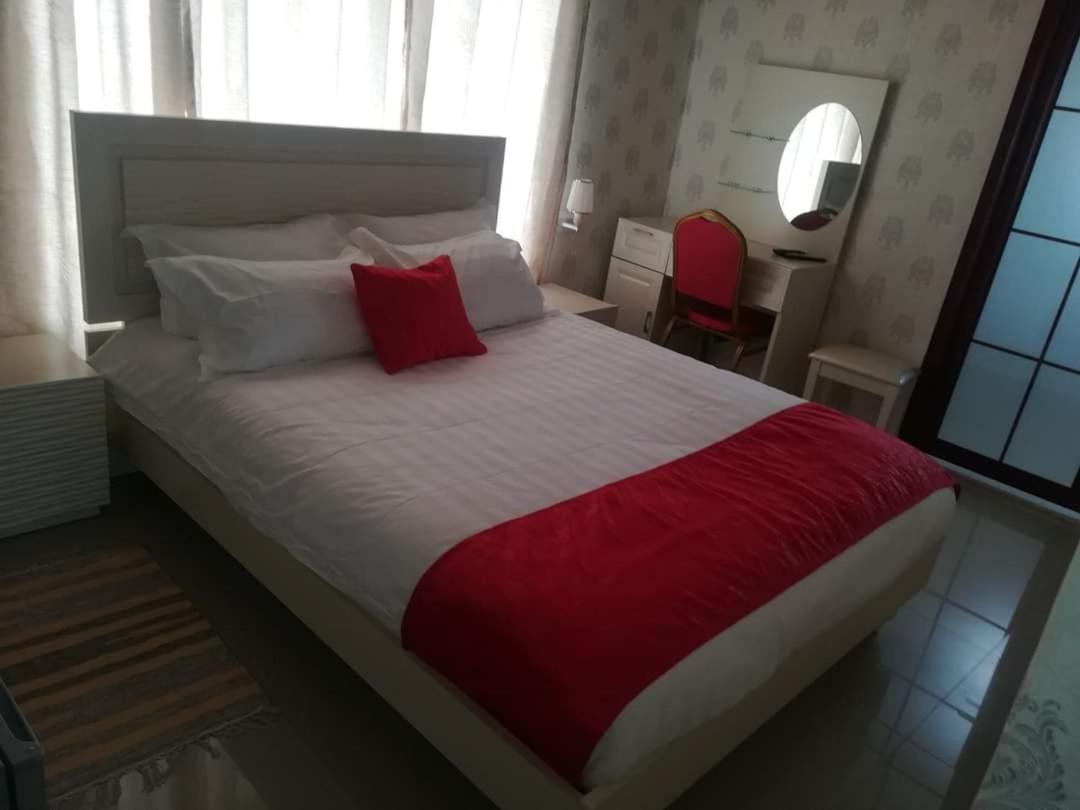 Lee Bed & Breakfast Francistown Dış mekan fotoğraf