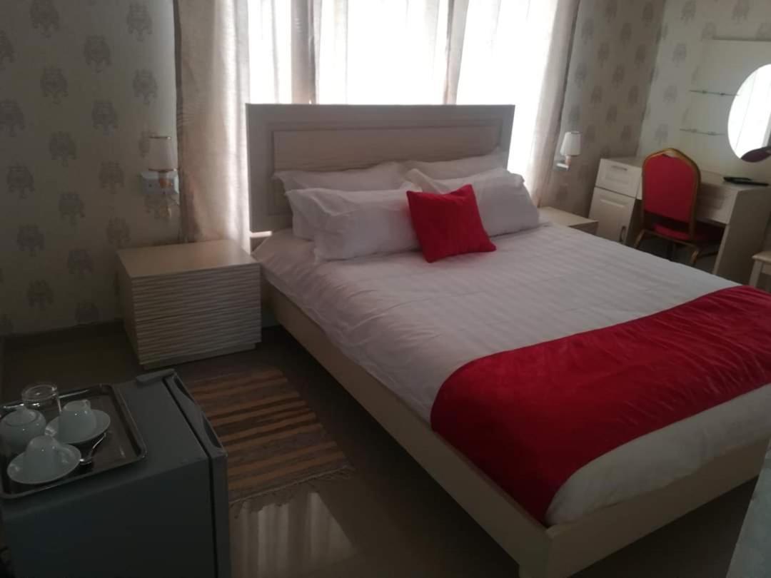 Lee Bed & Breakfast Francistown Dış mekan fotoğraf
